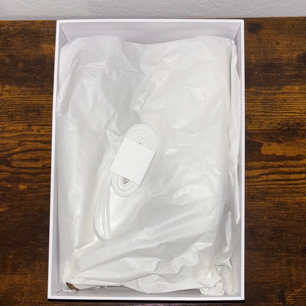 Alo White Sneakers - Picture 9 of 9